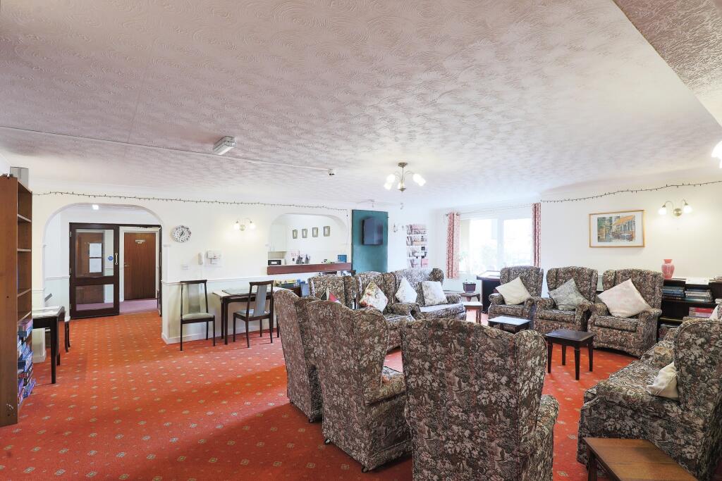 COMMUNAL LOUNGE