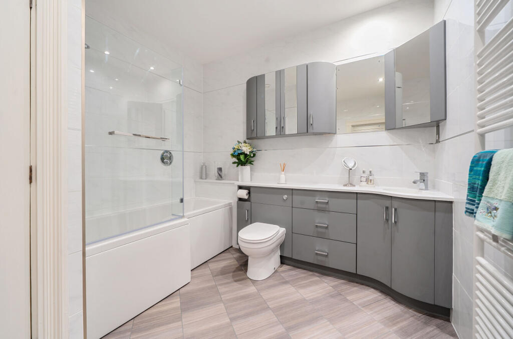 1339773-18-68a733...