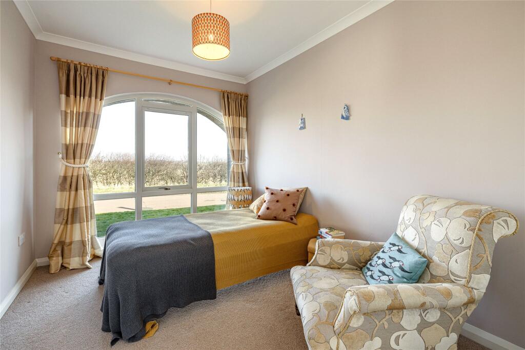 Bedroom/Dining Room