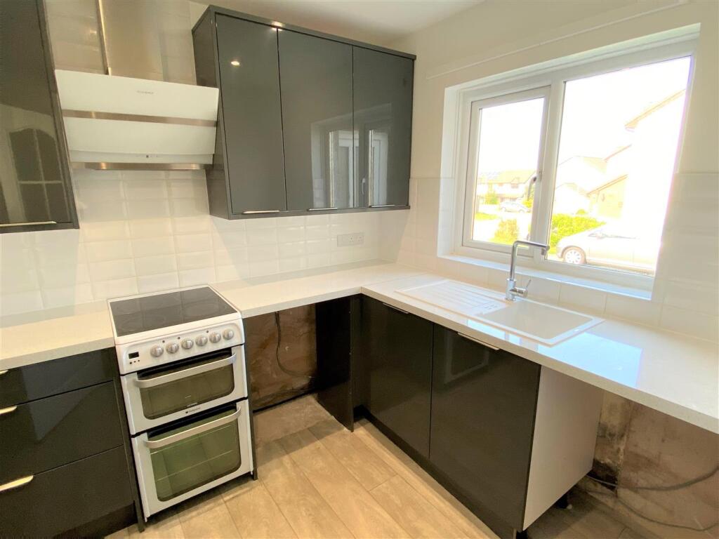 5 Tremear Green Kitchen