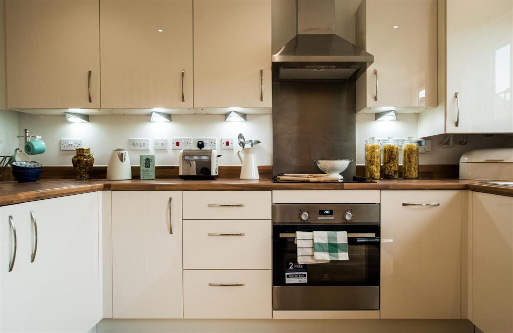 Kitchen 2.jpg