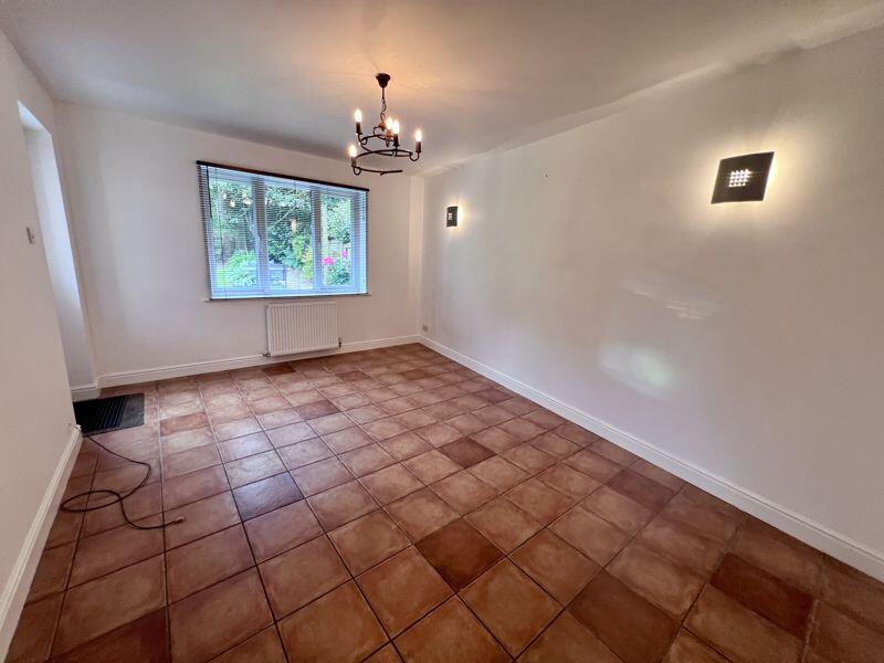 FAMILY ROOM/PLAYROOM/MUSIC ROOM