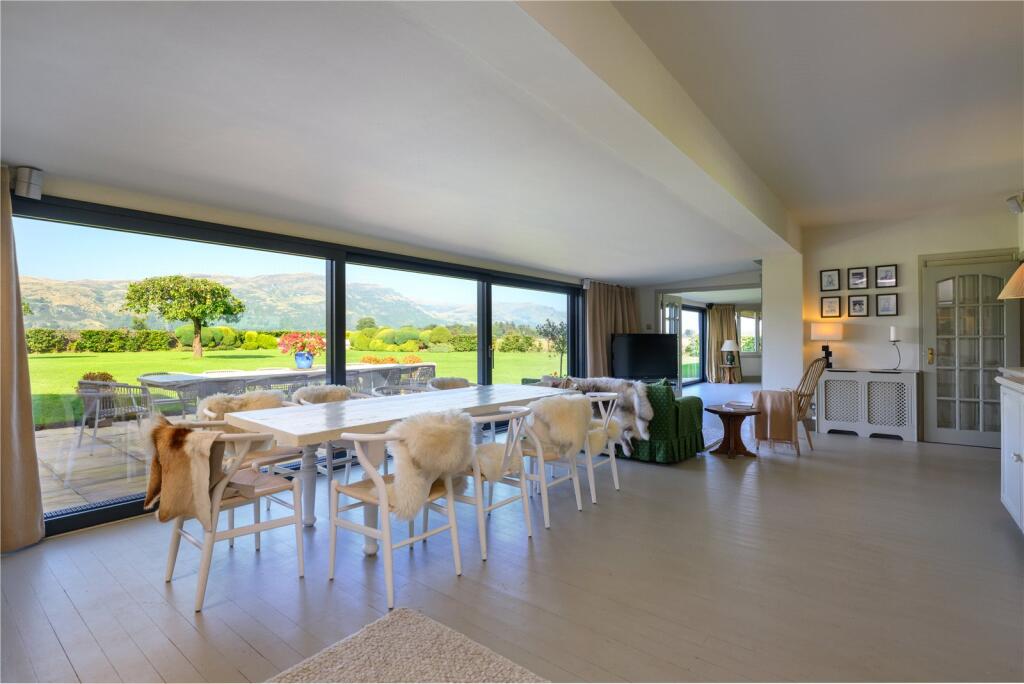 Sitting/ Dining Room