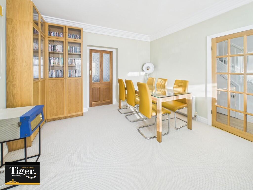 CAM02176G0-PR0772...