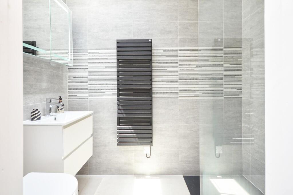 En Suite Shower Room