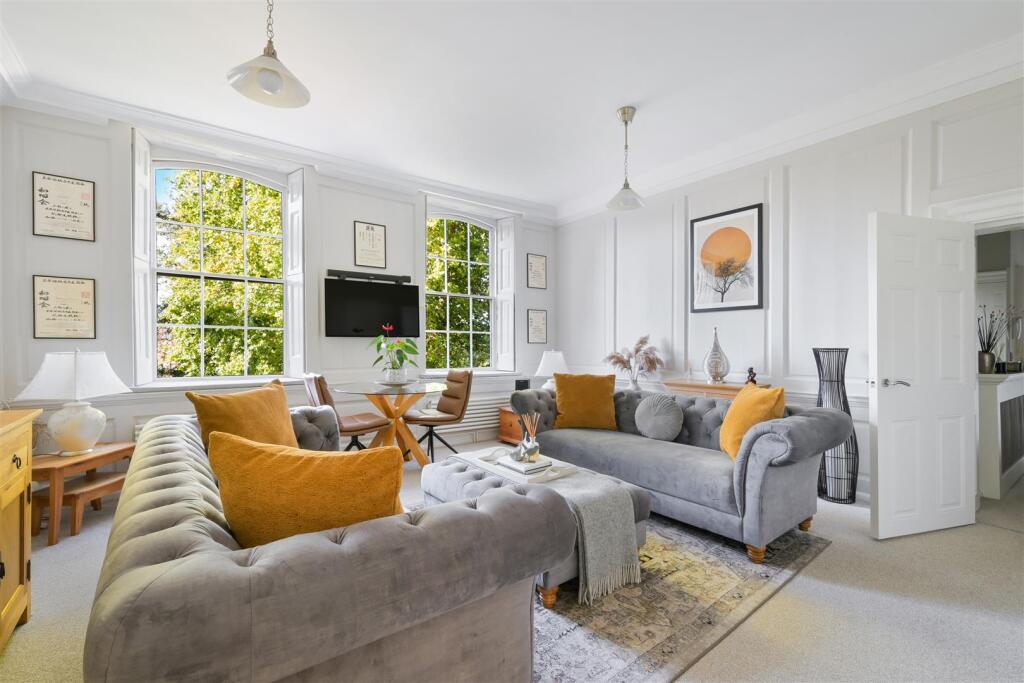 THE CEDARS, FLAT  (6).jpg