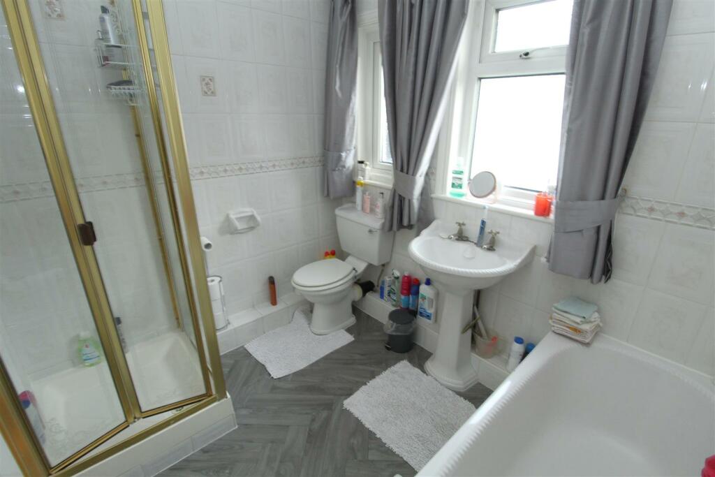 Bathroom1.JPG