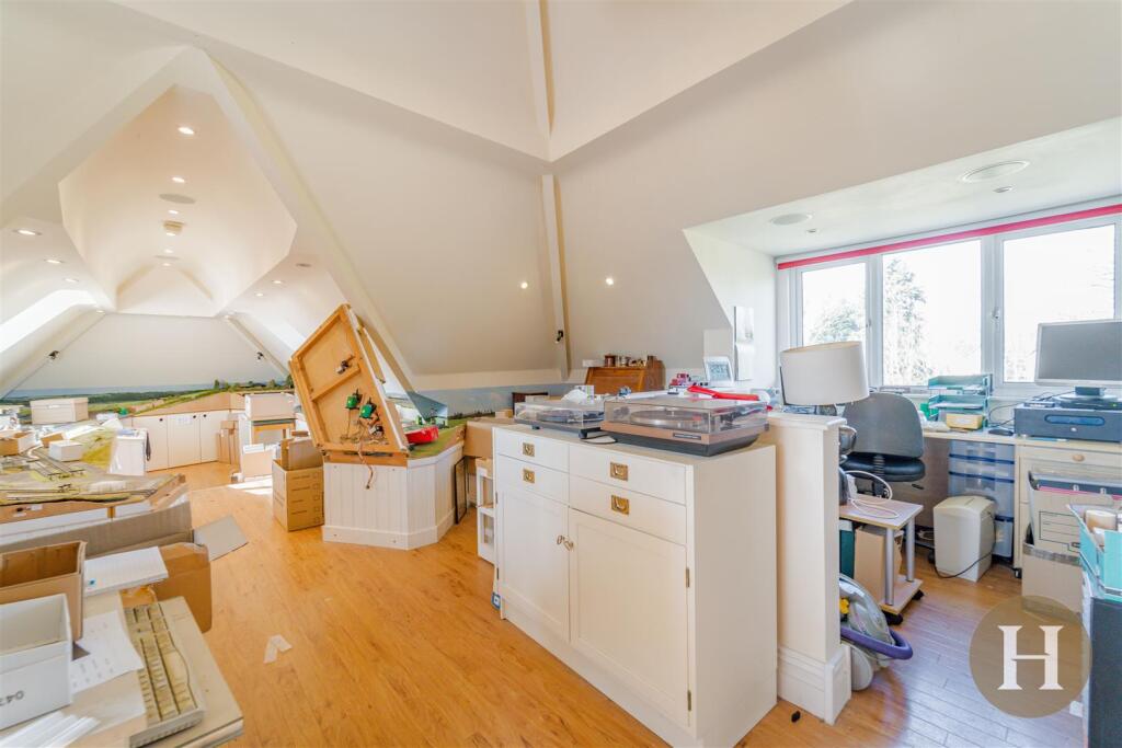 Hadleigh Estate Agents-53.jpg