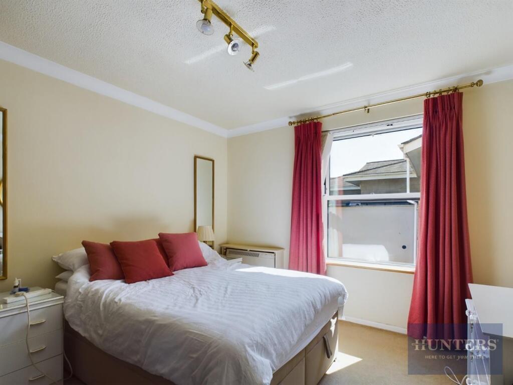 Bedroom 1.jpg