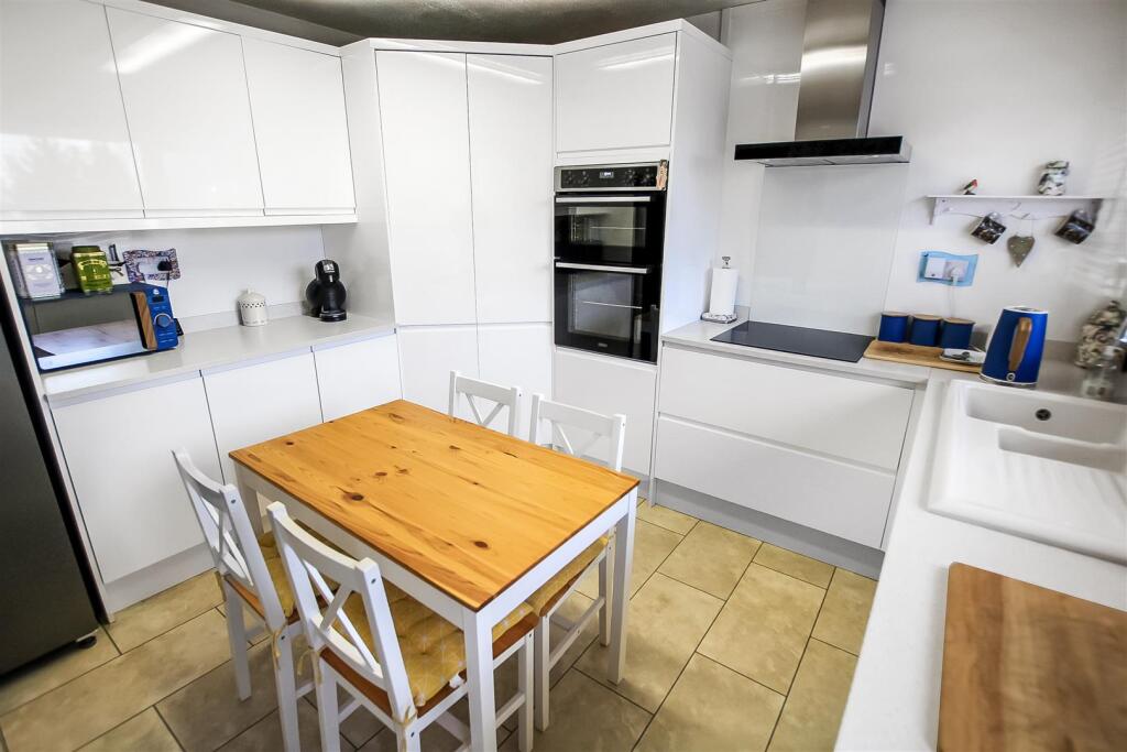 Kitchen (1).jpg