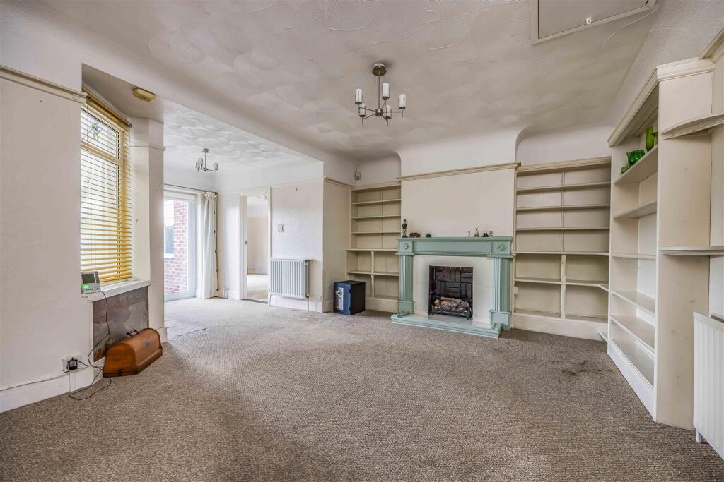 28 Warfield Crescent, Waterlooville-Small-PorticoM
