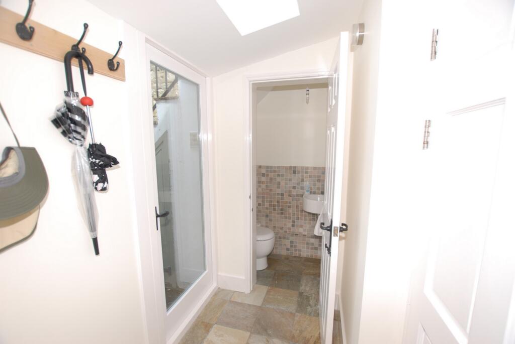 rear hallway/wc