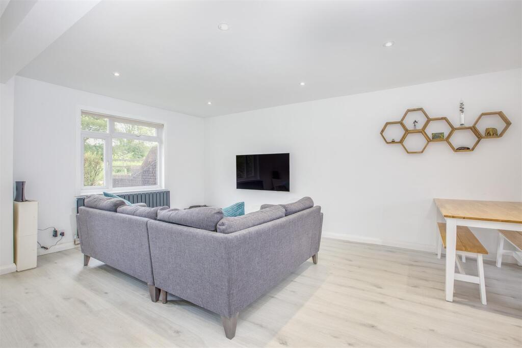 9 Slayter Road, Lane End, HP14 3JQ-7.jpg