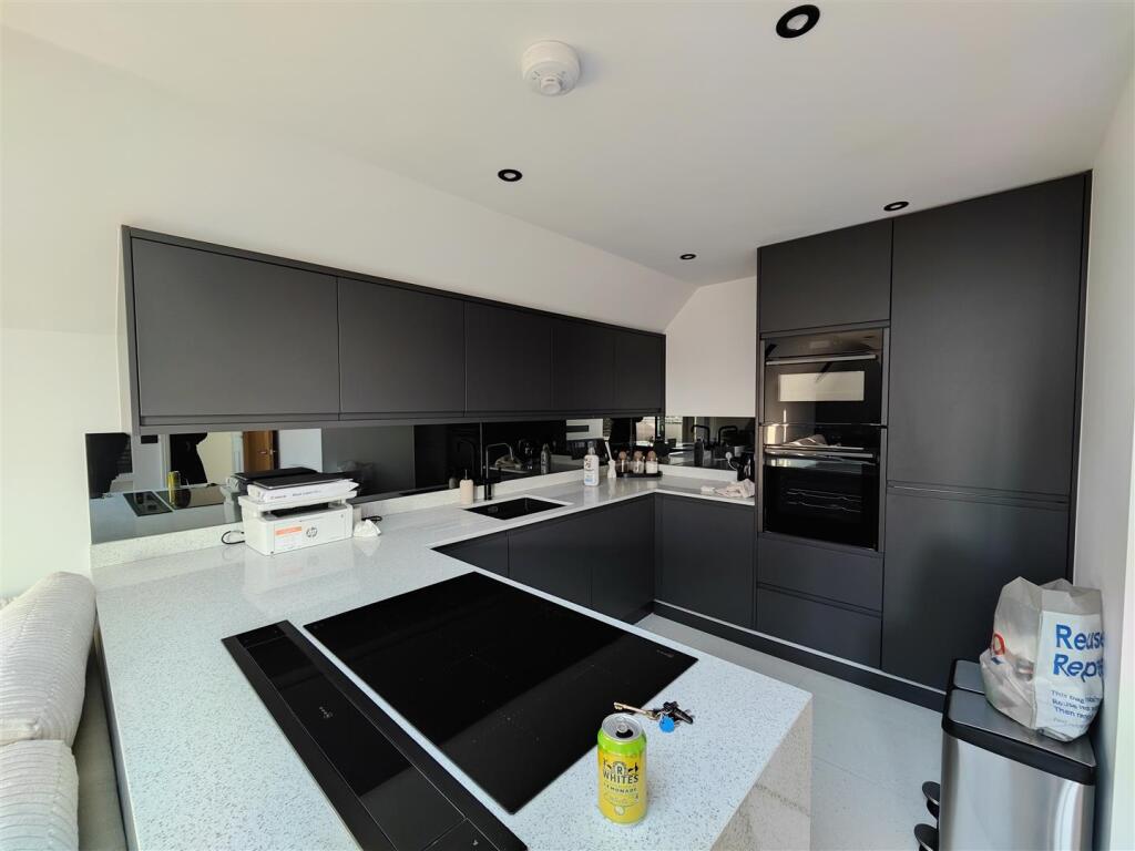 Goldstone Crescent 7  (11).jpg