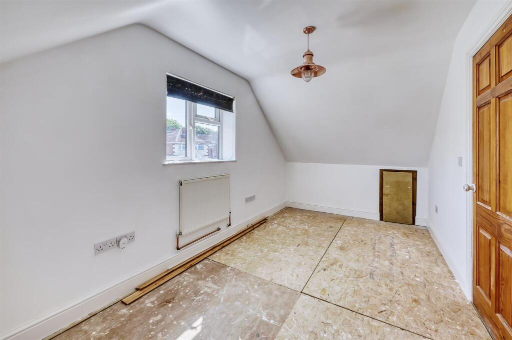 -70 Hall Avenue Rushden-11_HDR-02.jpg