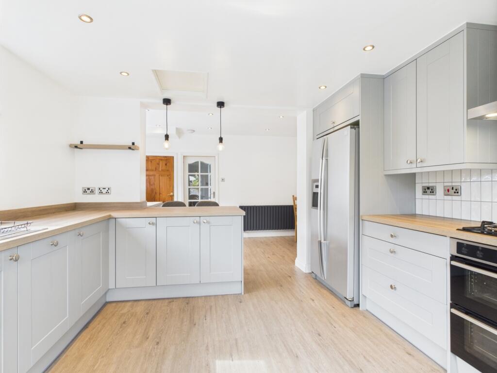 CAM04634G0-PR0045-STILL009