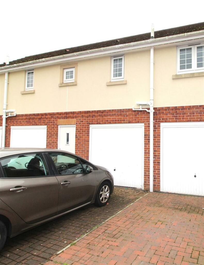 GARAGE/DRIVE