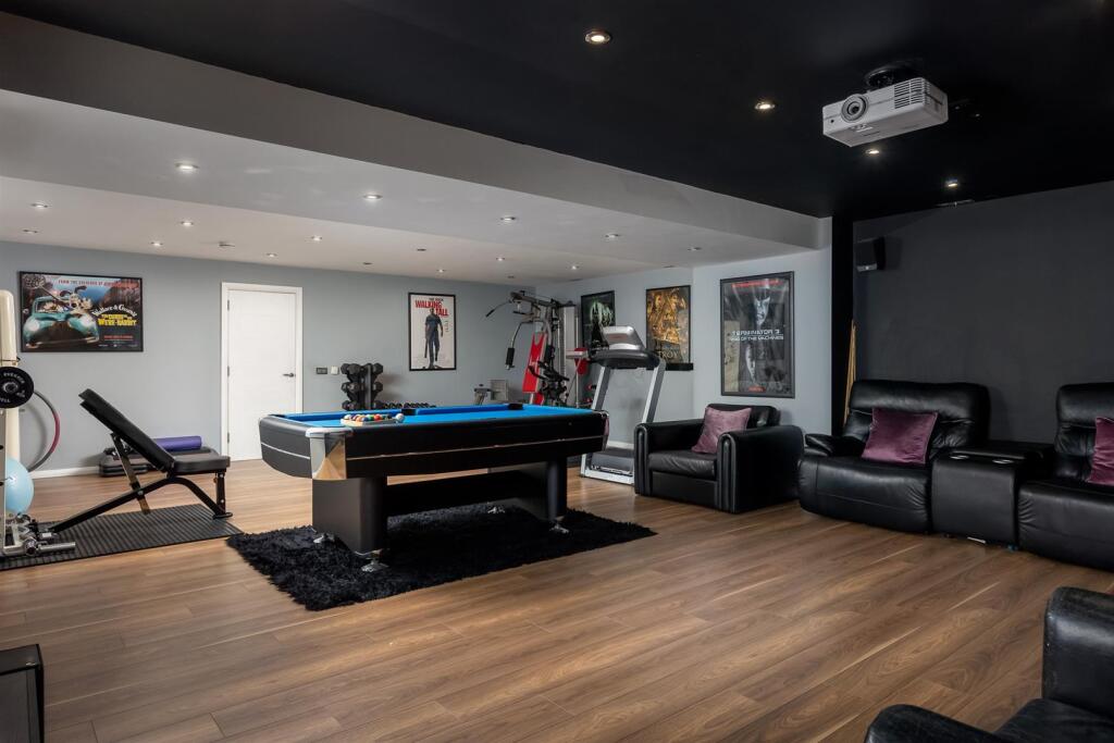 27 - Highfield House - GL54 4AA - Web.jpg