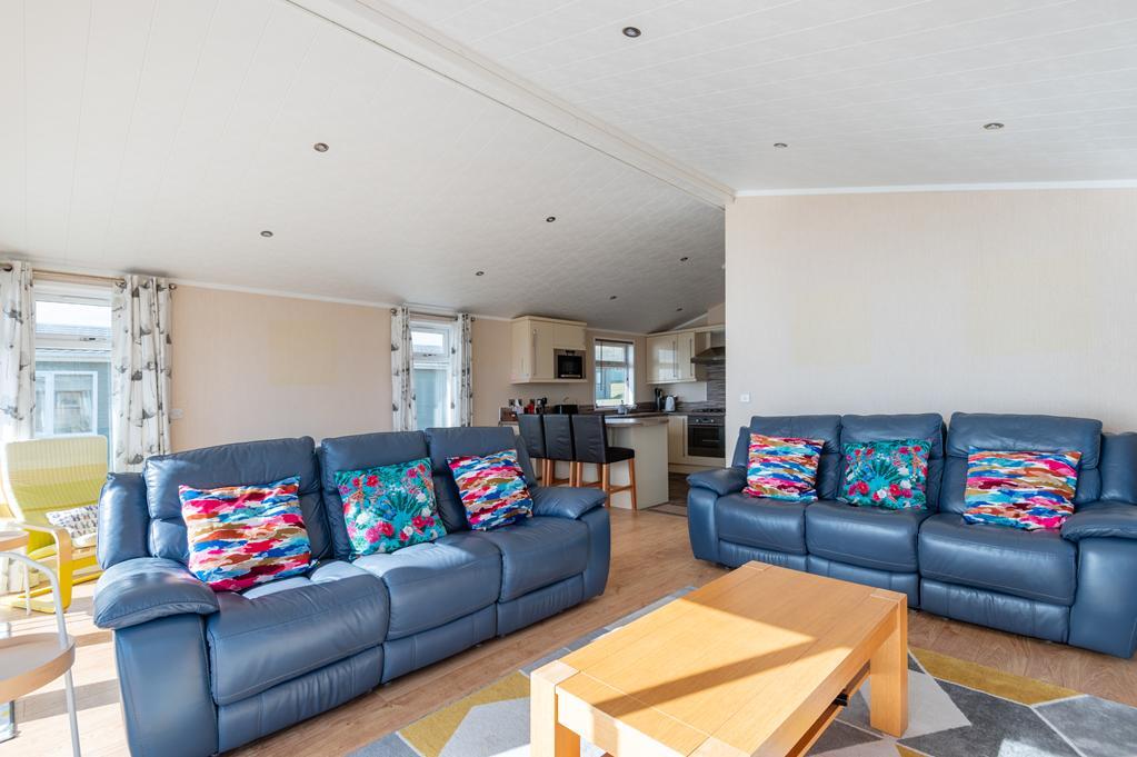 LIVING RM TO KITCHEN