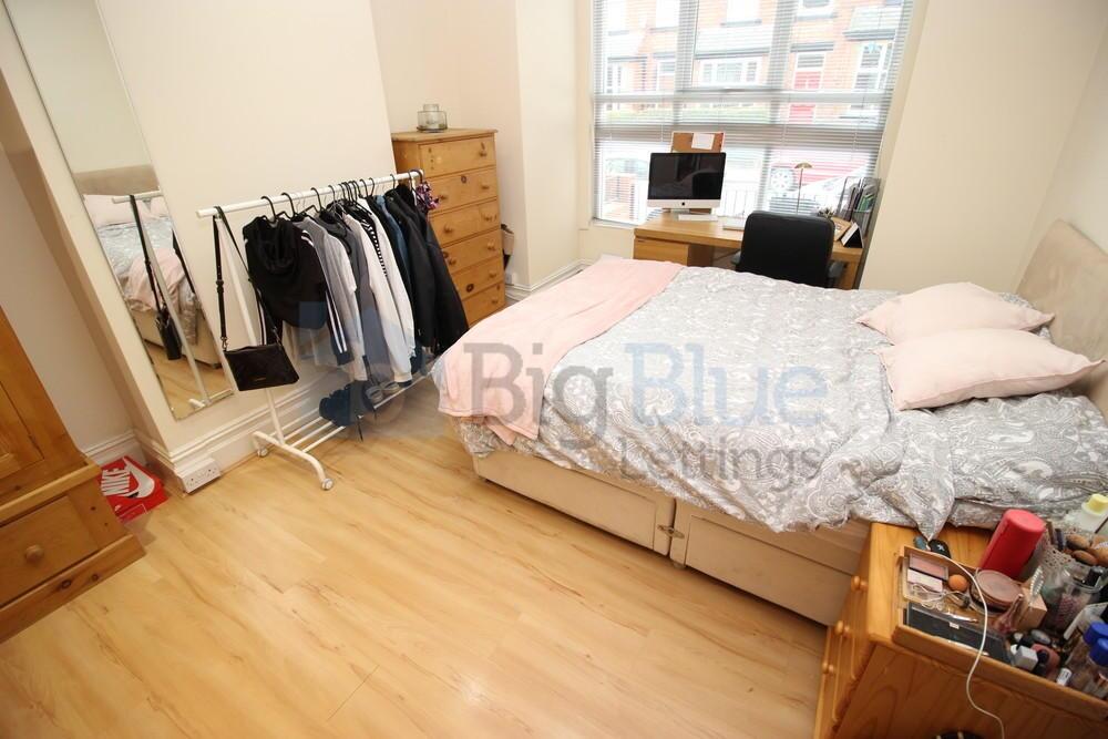 A bright and tidy double bedroom featuring a co...