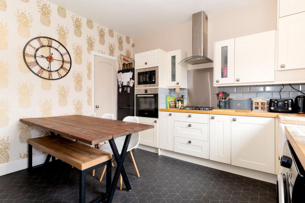 KITCHEN DINER AND LOUNGE