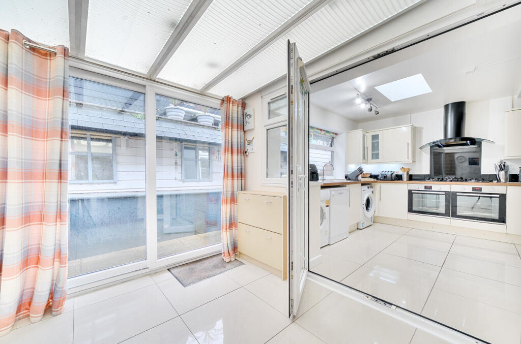 1365107-6-68f5f6d...