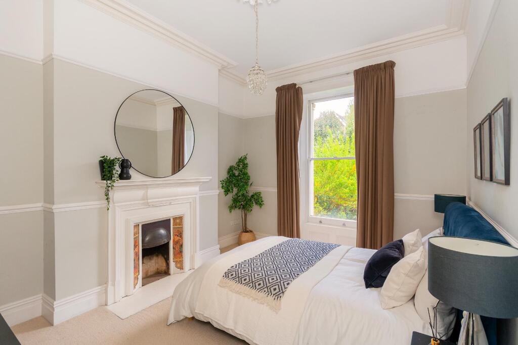 H1F2F0RRRD - Bedroom H.jpg