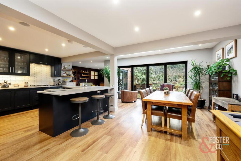 Tredcroft Road, 4-014.jpg