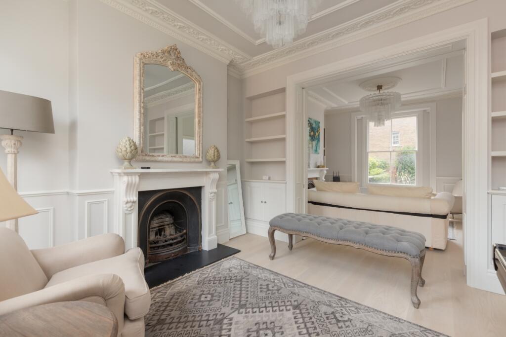 Trafalgar Avenue ...