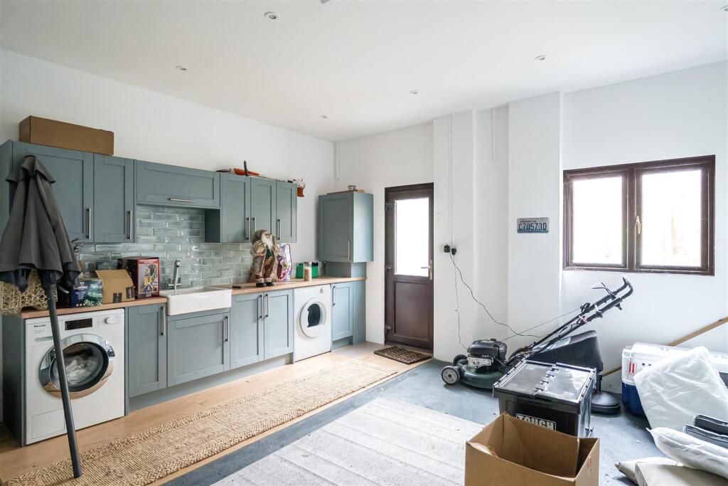 Oaktree Garage Utility 25.jpg