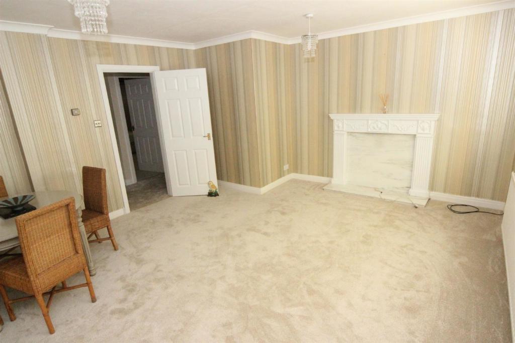 Lounge Aspect 2.jpg