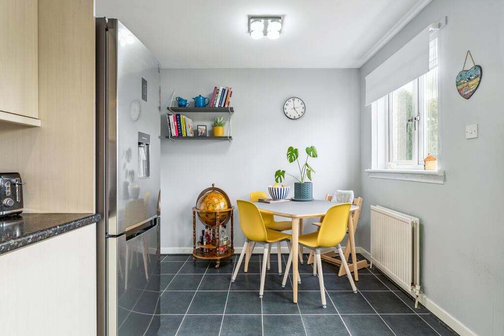 Kitchen/ Dining Room
