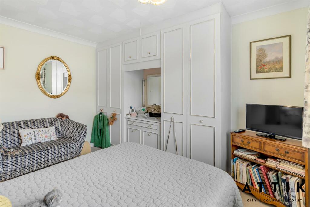 27 Dakings Drift halesworth IP19 8TQ (8).jpg