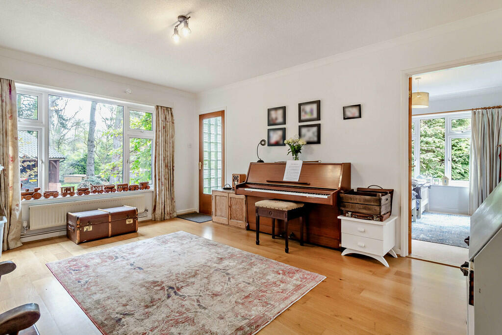 8548049-interior0...