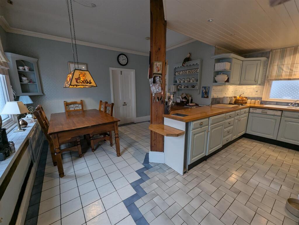 Kitchen/Breakfast Room