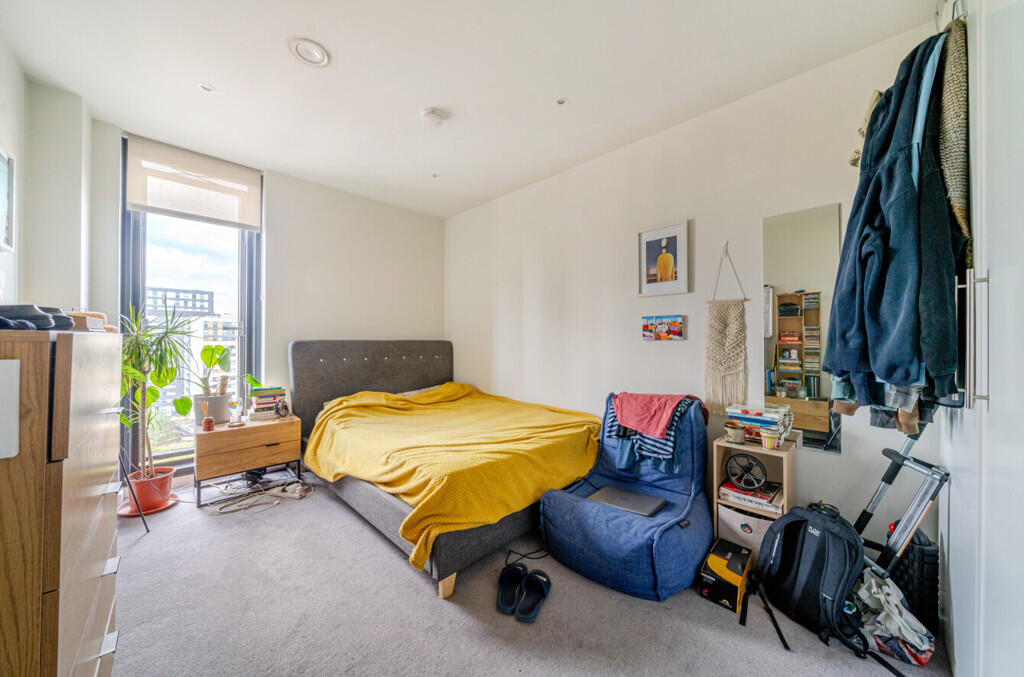 1299457-3-683056f...