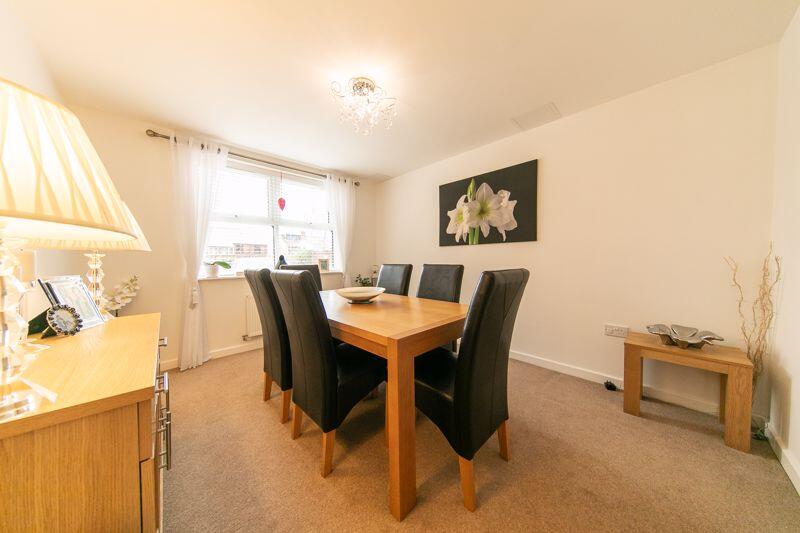 Bedroom 2/Dining room