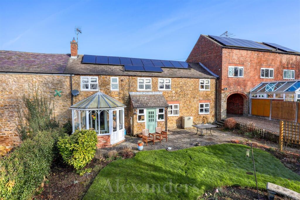 Rainbow Cottage-06.jpg