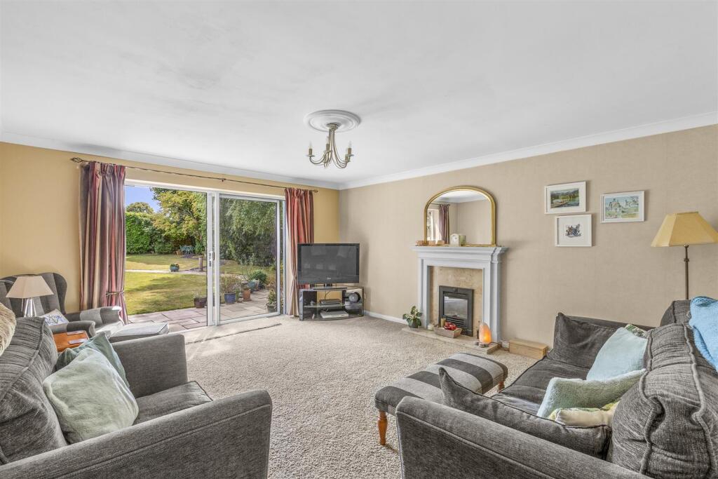 31 Beech Tree Road, HP15 6UR-20.jpg