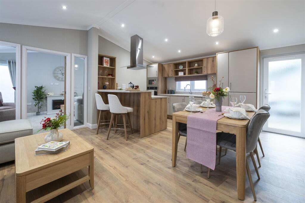 KITCHEN &amp; LIVING AREA