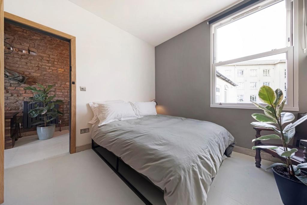 Bedroom (2).jpg