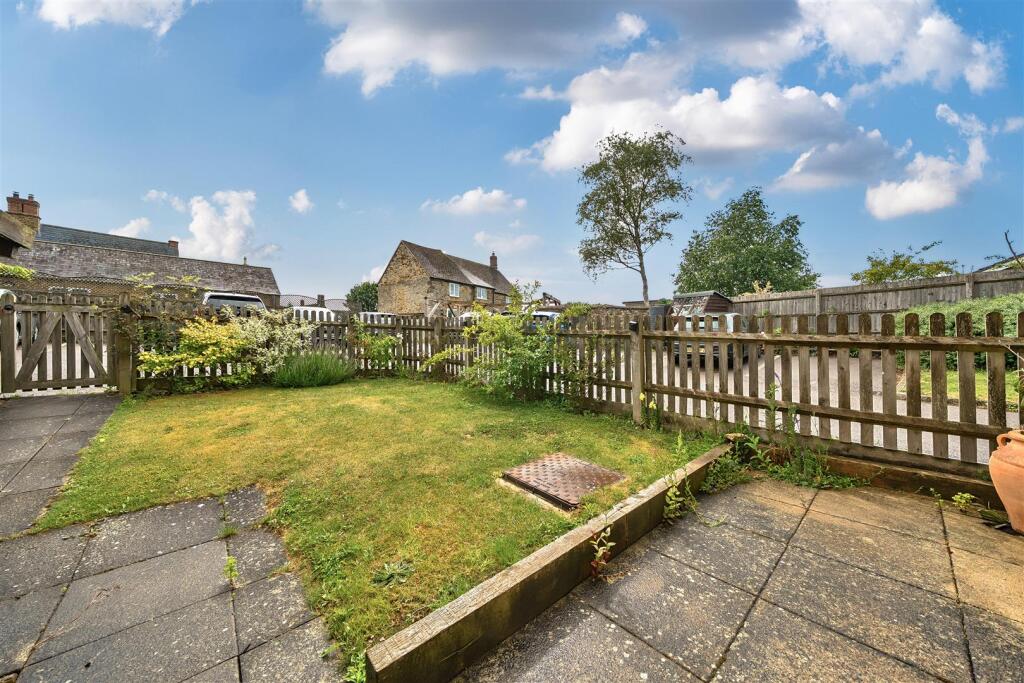 Gildene Cottage, 1 Canons Ashby Road, Moreton Pink