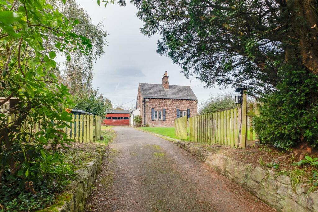 Constables Ivy Cottage, Brimstage Lane-2-15.jpg