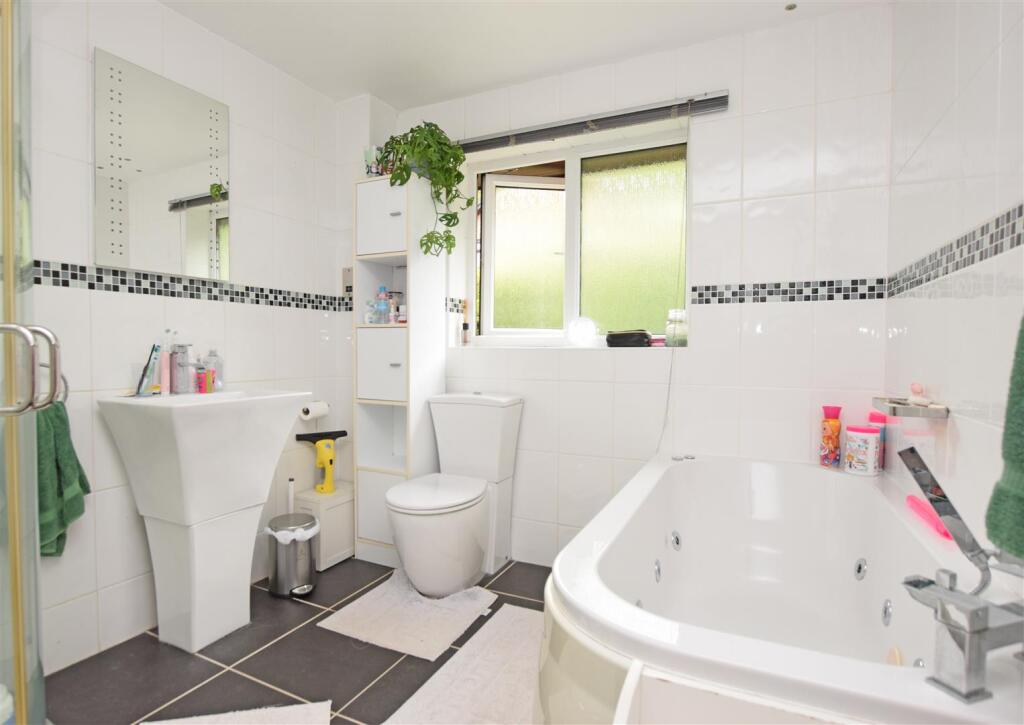 Bedroom 1 En Suite.JPG