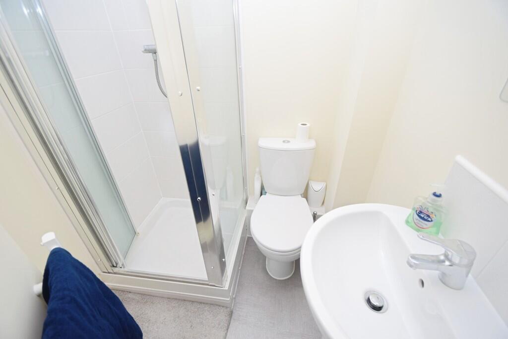 18aa4d6a-Ensuite ...