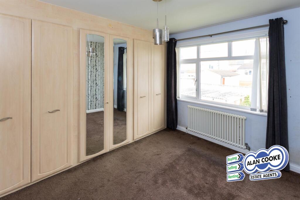 BEDROOM 2
