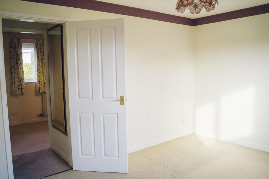 Ystafell Wely 2 / Bedroom 2