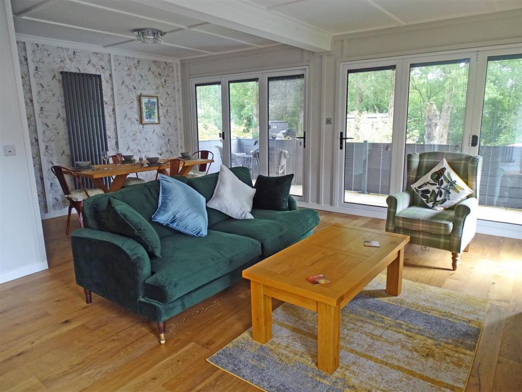 Lodge Lounge2.jpg