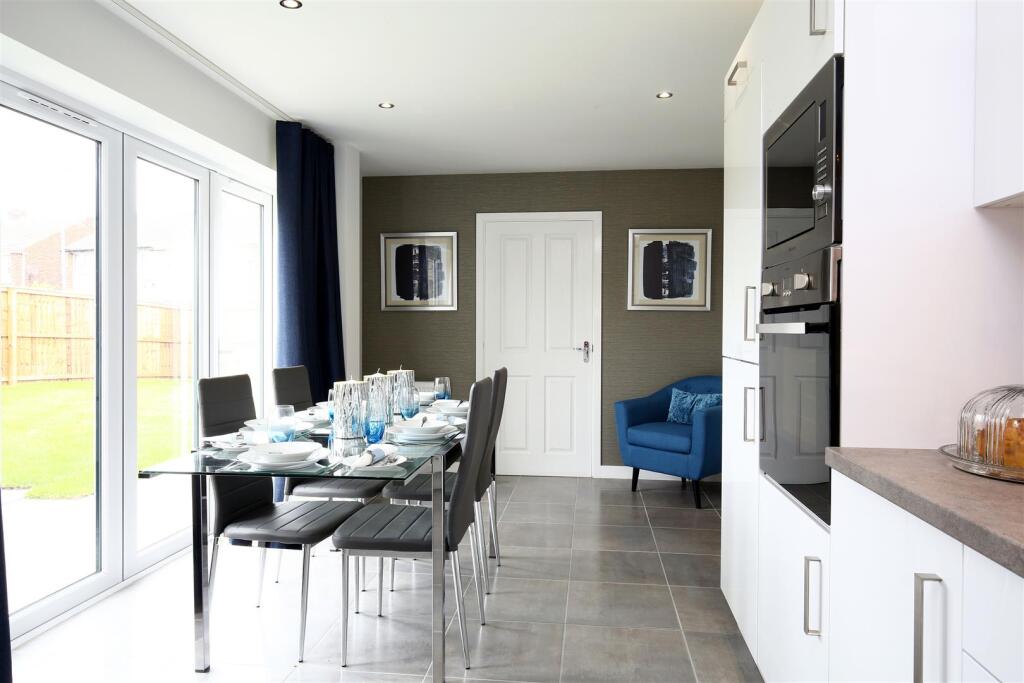 Kitchen/dining/family area