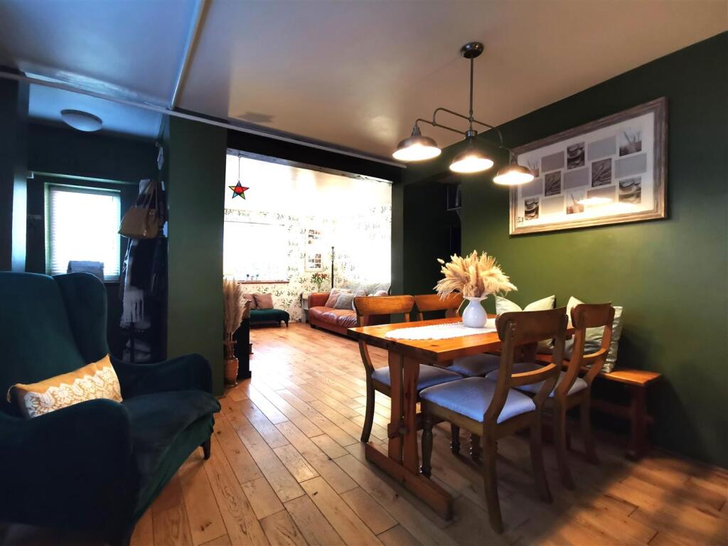 lounge diner 5.jpg